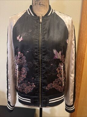 Vintage FOREVER 21 LA/CA full zip jacket with beautiful Asian inspired design. L